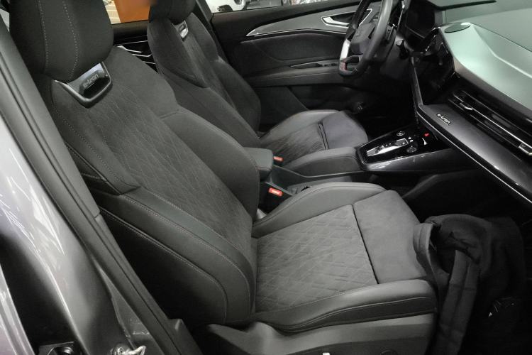 Used Audi Q5 e-tron 2022 50 e-tron quattro edition one Artistic Collection Edition Right Front Seat