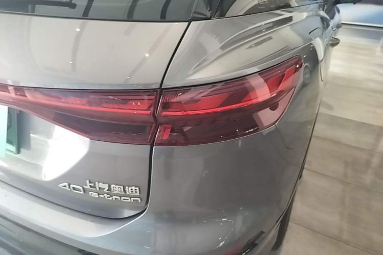 Used Audi Q5 e-tron 2022 40 e-tron Starlight Edition Mech Kit Right Rear Taillight