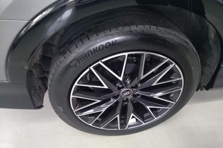 Used Audi Q5 e-tron 2022 40 e-tron Starry Edition Mechanical Suit Sun-Chasing Version Right Rear Wheel Hub
