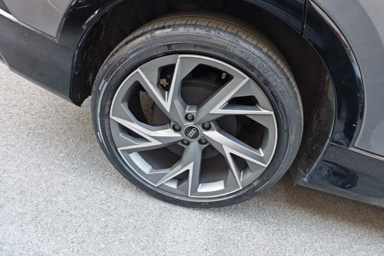 Used Audi Q5 e-tron 2022 40 e-tron Starry Edition Mechanical Suit Sun-Chasing Version Right Rear Wheel Hub