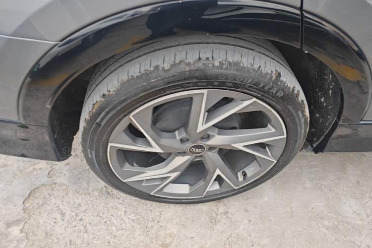 Used Audi Q5 e-tron 2022 40 e-tron Starlight Edition Mech Kit Right Rear Wheel Hub