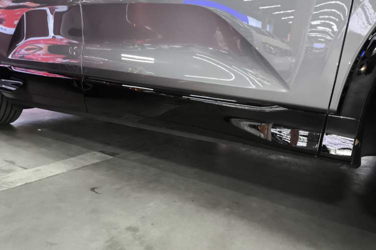 Used Audi Q5 e-tron 2022 50 e-tron quattro edition one Artistic Collection Edition Right Side Sill