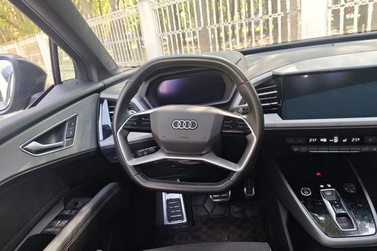 Used Audi Q5 e-tron 2022 40 e-tron Starlight Edition Mech Kit Steering Wheel