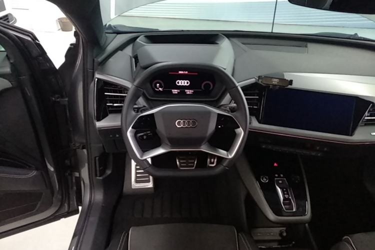 Used Audi Q5 e-tron 2022 40 e-tron Starry Edition Mechanical Suit Sun-Chasing Version Steering Wheel