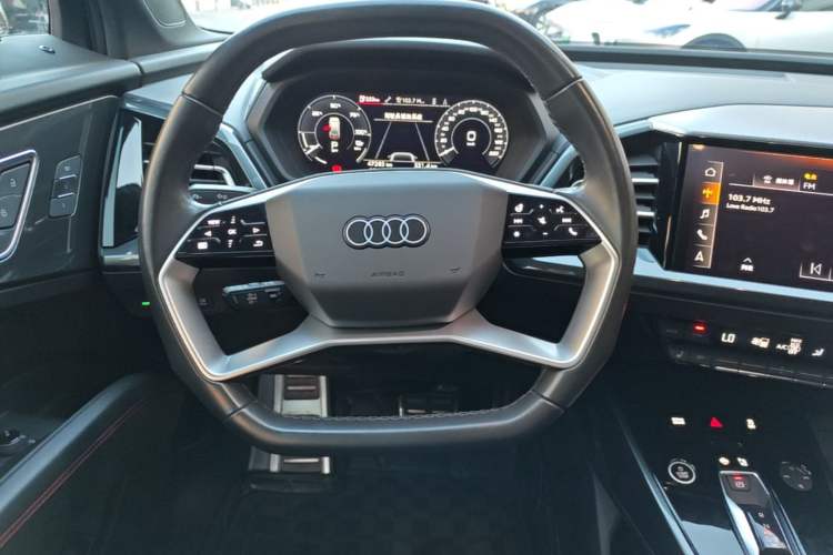 Used Audi Q5 e-tron 2022 40 e-tron Starry Edition Mechanical Suit Sun-Chasing Version Steering Wheel