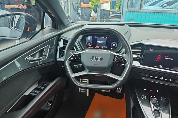 Used Audi Q5 e-tron 2022 40 e-tron Starlight Edition Mech Kit Steering Wheel