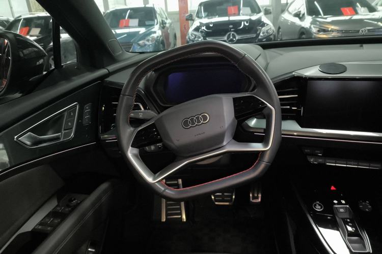 Used Audi Q5 e-tron 2022 50 e-tron quattro edition one Artistic Collection Edition Steering Wheel