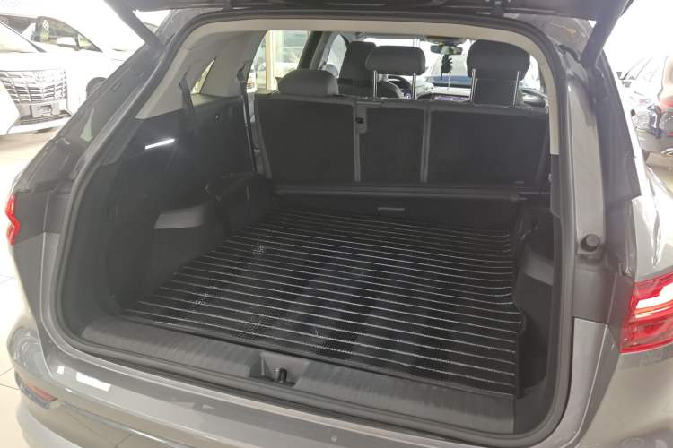 Used Audi Q5 e-tron 2022 40 e-tron Starry Edition Luxury Package Trunk