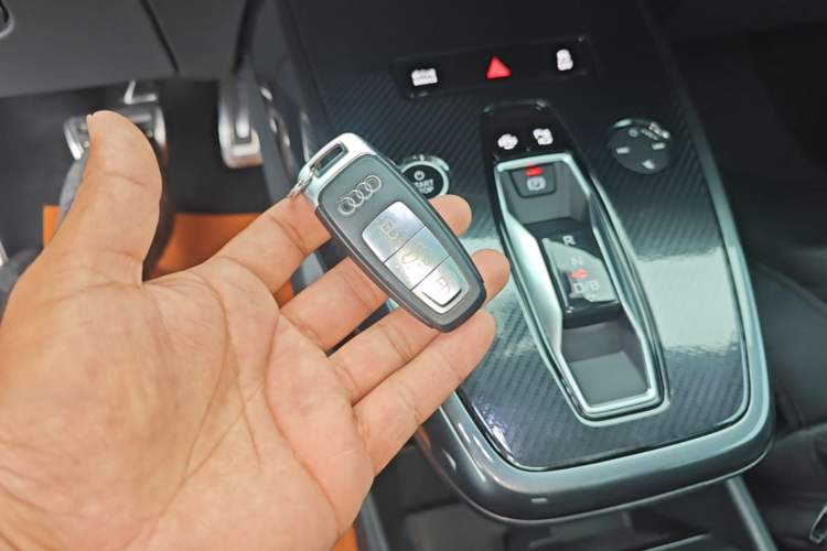 Used Audi Q5 e-tron 2022 40 e-tron Starlight Edition Mech Kit Vehicle Key