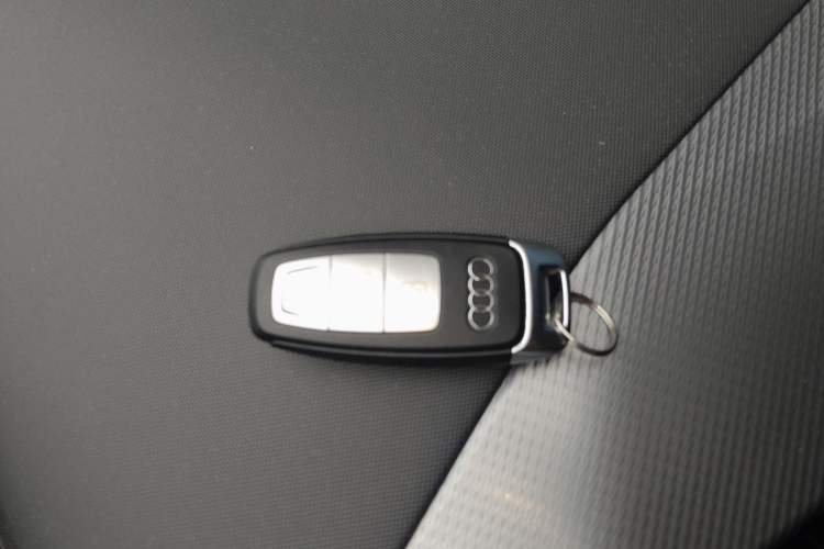 Used Audi Q5 e-tron 2022 40 e-tron Starlight Edition Mech Kit Vehicle Key