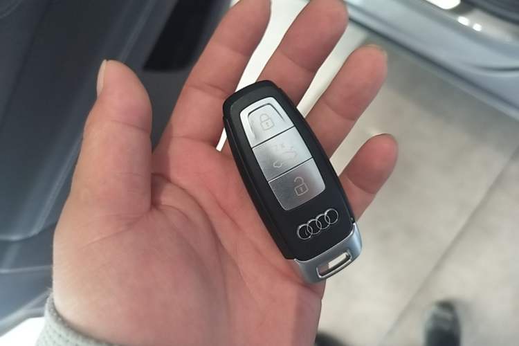 Used Audi Q5 e-tron 2022 40 e-tron Starlight Edition Mech Kit Vehicle Key