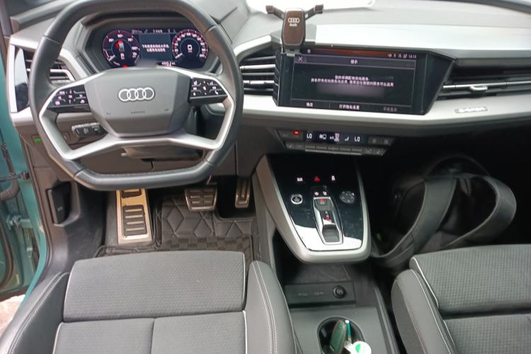 Used Audi Q5 e-tron 2022 40 e-tron Starry Edition Mechanical Suit Sun-Chasing Version Center Console