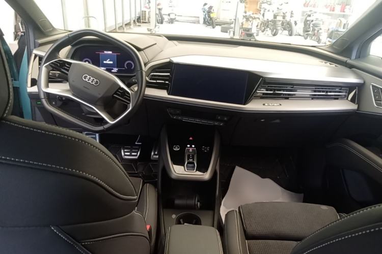 Used Audi Q5 e-tron 2022 40 e-tron Starlight Edition Mech Kit Center Console