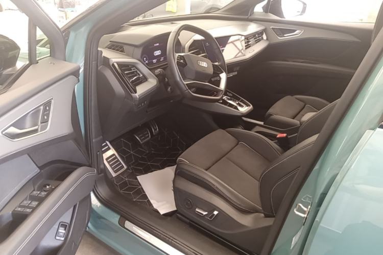 Used Audi Q5 e-tron 2022 40 e-tron Starlight Edition Mech Kit Driver Seat
