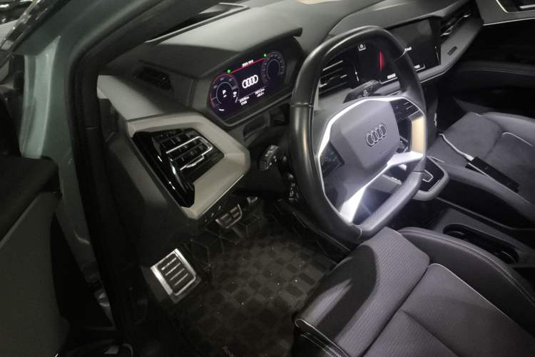 Used Audi Q5 e-tron 2022 40 e-tron Starlight Edition Mech Kit Driver Seat