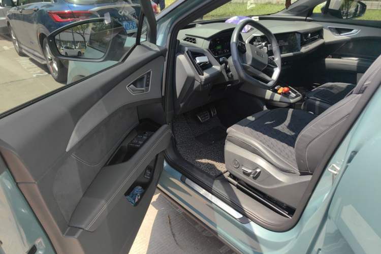 Used Audi Q5 e-tron 2022 40 e-tron Starlight Edition Mech Kit Driver Seat