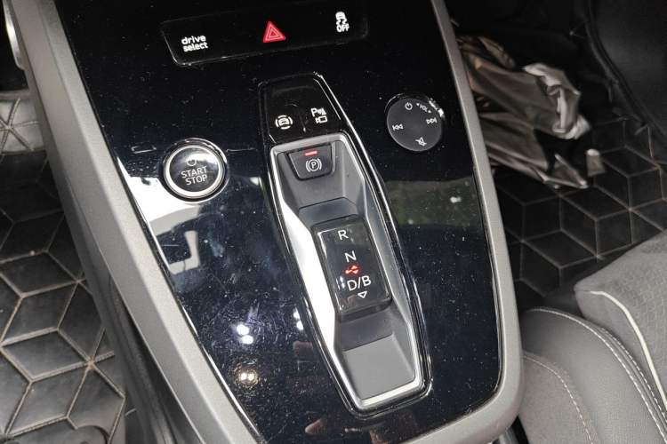 Used Audi Q5 e-tron 2022 40 e-tron Starlight Edition Mech Kit Gear Lever