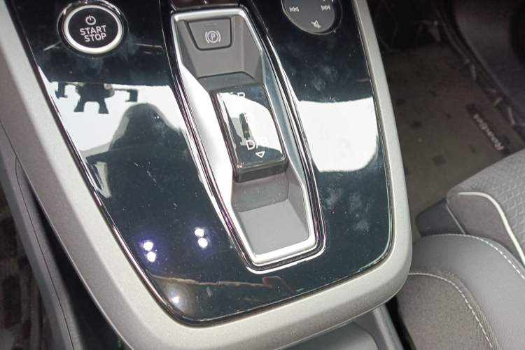 Used Audi Q5 e-tron 2022 40 e-tron Starry Edition Mechanical Suit Sun-Chasing Version Gear Lever
