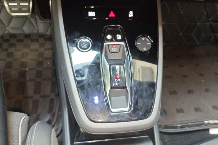 Used Audi Q5 e-tron 2022 40 e-tron Starlight Edition Mech Kit Gear Lever