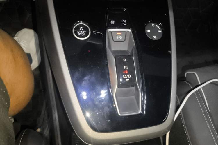 Used Audi Q5 e-tron 2022 40 e-tron Starlight Edition Mech Kit Gear Lever