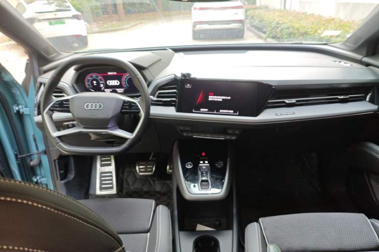 Used Audi Q5 e-tron 2022 40 e-tron Starlight Edition Mech Kit Interior 2