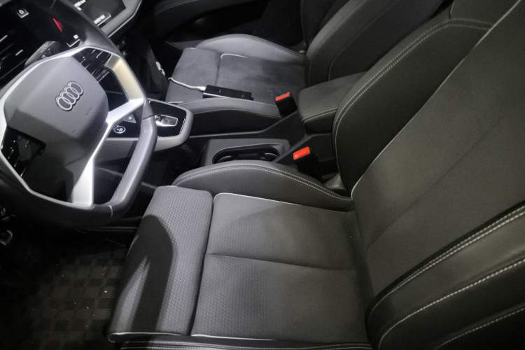 Used Audi Q5 e-tron 2022 40 e-tron Starlight Edition Mech Kit Left Front Seat