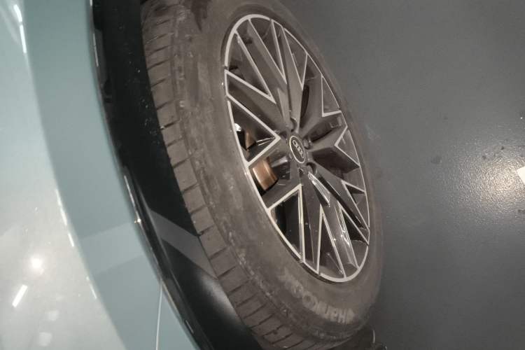 Used Audi Q5 e-tron 2022 40 e-tron Starlight Edition Mech Kit Left Front Wheel Hub