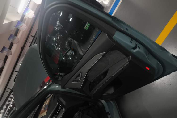 Used Audi Q5 e-tron 2022 40 e-tron Starlight Edition Mech Kit Right Front Door Interior
