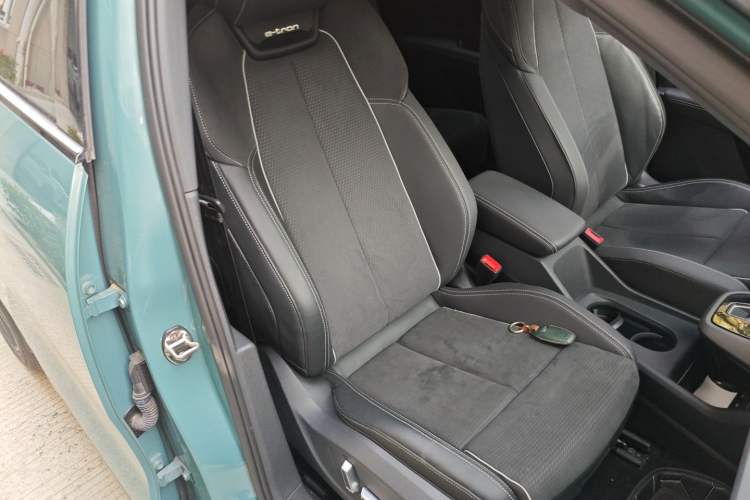 Used Audi Q5 e-tron 2022 40 e-tron Starlight Edition Mech Kit Right Front Seat