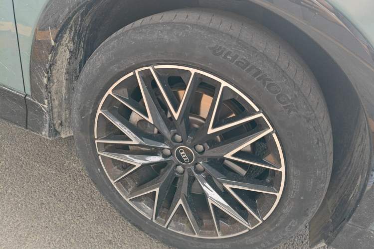 Used Audi Q5 e-tron 2022 40 e-tron Starlight Edition Mech Kit Right Front Wheel Hub
