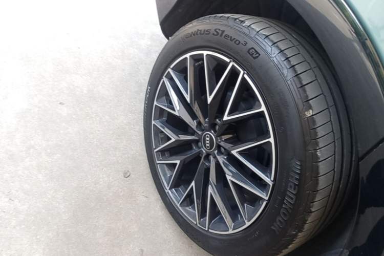 Used Audi Q5 e-tron 2022 40 e-tron Starlight Edition Mech Kit Right Rear Wheel Hub