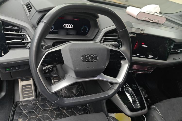 Used Audi Q5 e-tron 2022 40 e-tron Starlight Edition Mech Kit Steering Wheel