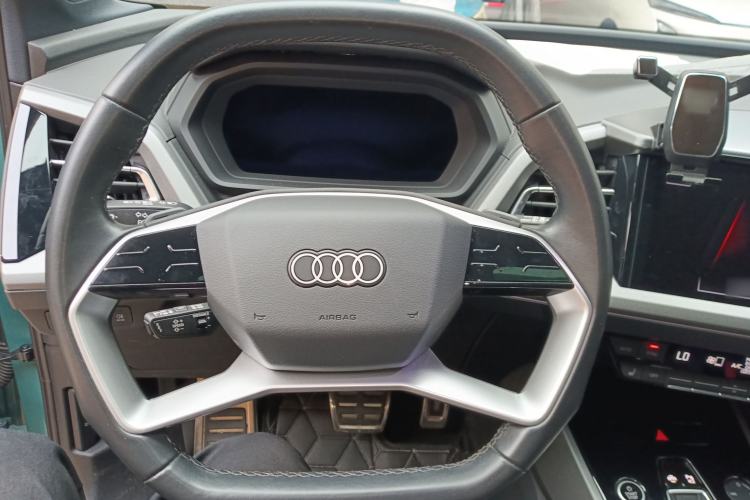 Used Audi Q5 e-tron 2022 40 e-tron Starry Edition Mechanical Suit Sun-Chasing Version Steering Wheel
