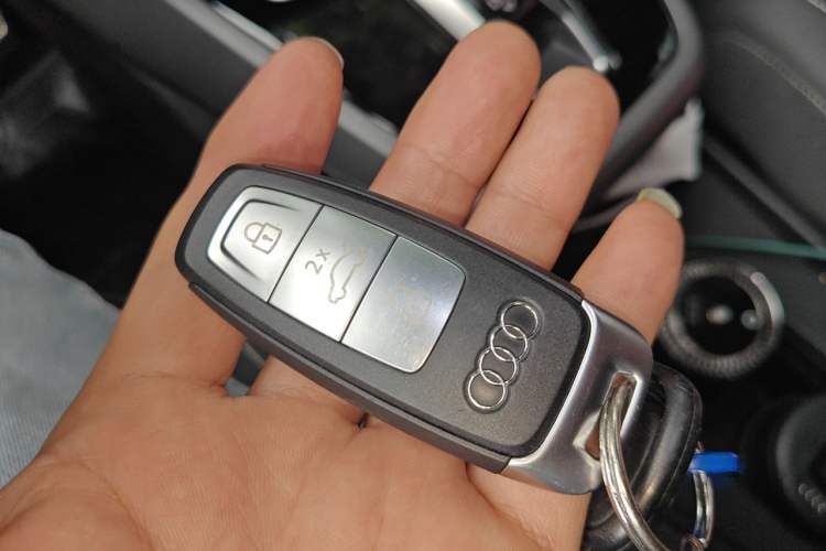 Used Audi Q5 e-tron 2022 40 e-tron Starlight Edition Mech Kit Vehicle Key