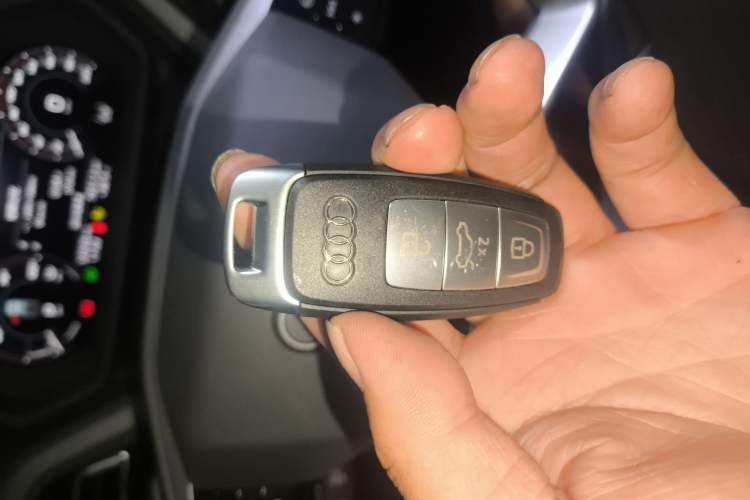 Used Audi Q5 e-tron 2022 40 e-tron Starlight Edition Mech Kit Vehicle Key