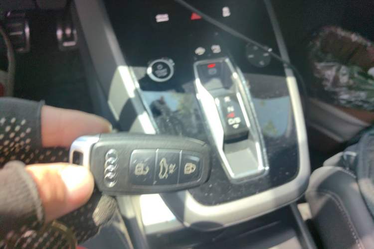 Used Audi Q5 e-tron 2022 40 e-tron Starlight Edition Mech Kit Vehicle Key
