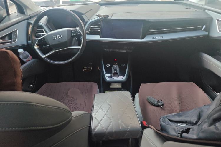 Used Audi Q5 e-tron 2022 40 e-tron Starry Edition Luxury Package Center Console
