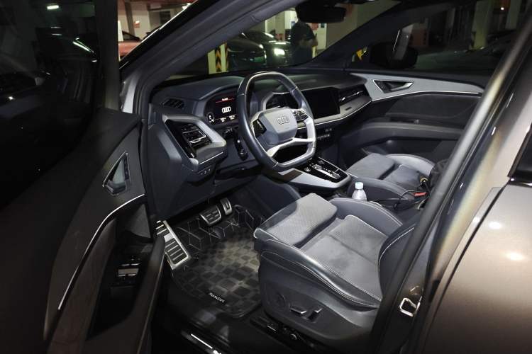 Used Audi Q5 e-tron 2022 40 e-tron Starlight Edition Mech Kit Driver Seat