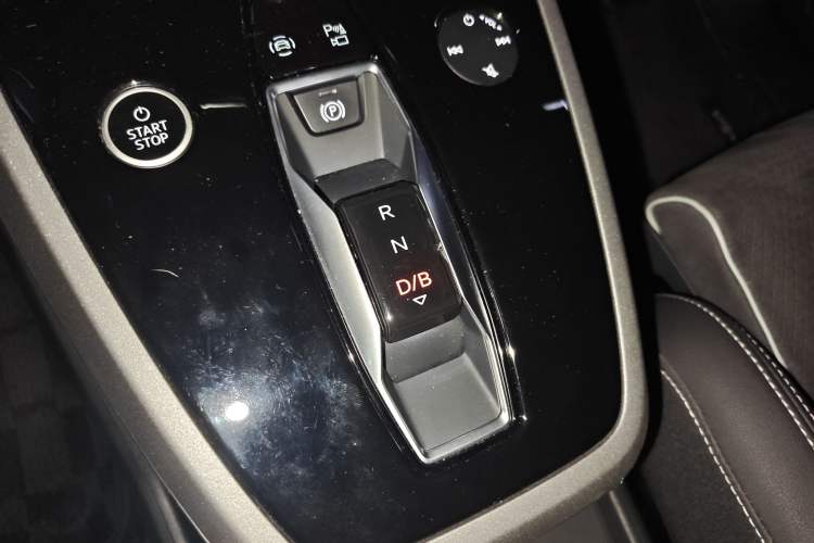Used Audi Q5 e-tron 2022 40 e-tron Starlight Edition Mech Kit Gear Lever