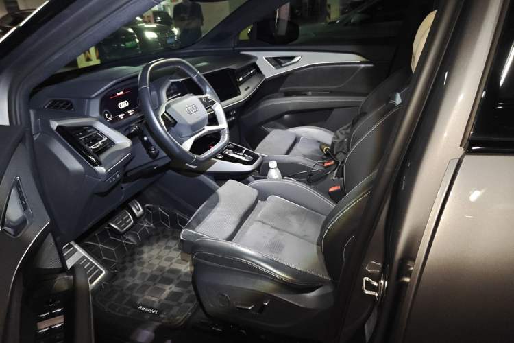 Used Audi Q5 e-tron 2022 40 e-tron Starlight Edition Mech Kit Left Front Seat