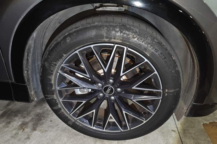 Used Audi Q5 e-tron 2022 40 e-tron Starlight Edition Mech Kit Right Front Wheel Hub