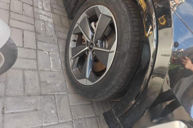 Used Audi Q5 e-tron 2022 40 e-tron Starry Edition Luxury Package Right Front Wheel Hub