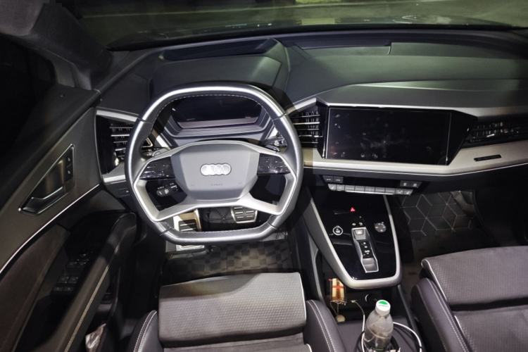Used Audi Q5 e-tron 2022 40 e-tron Starlight Edition Mech Kit Steering Wheel
