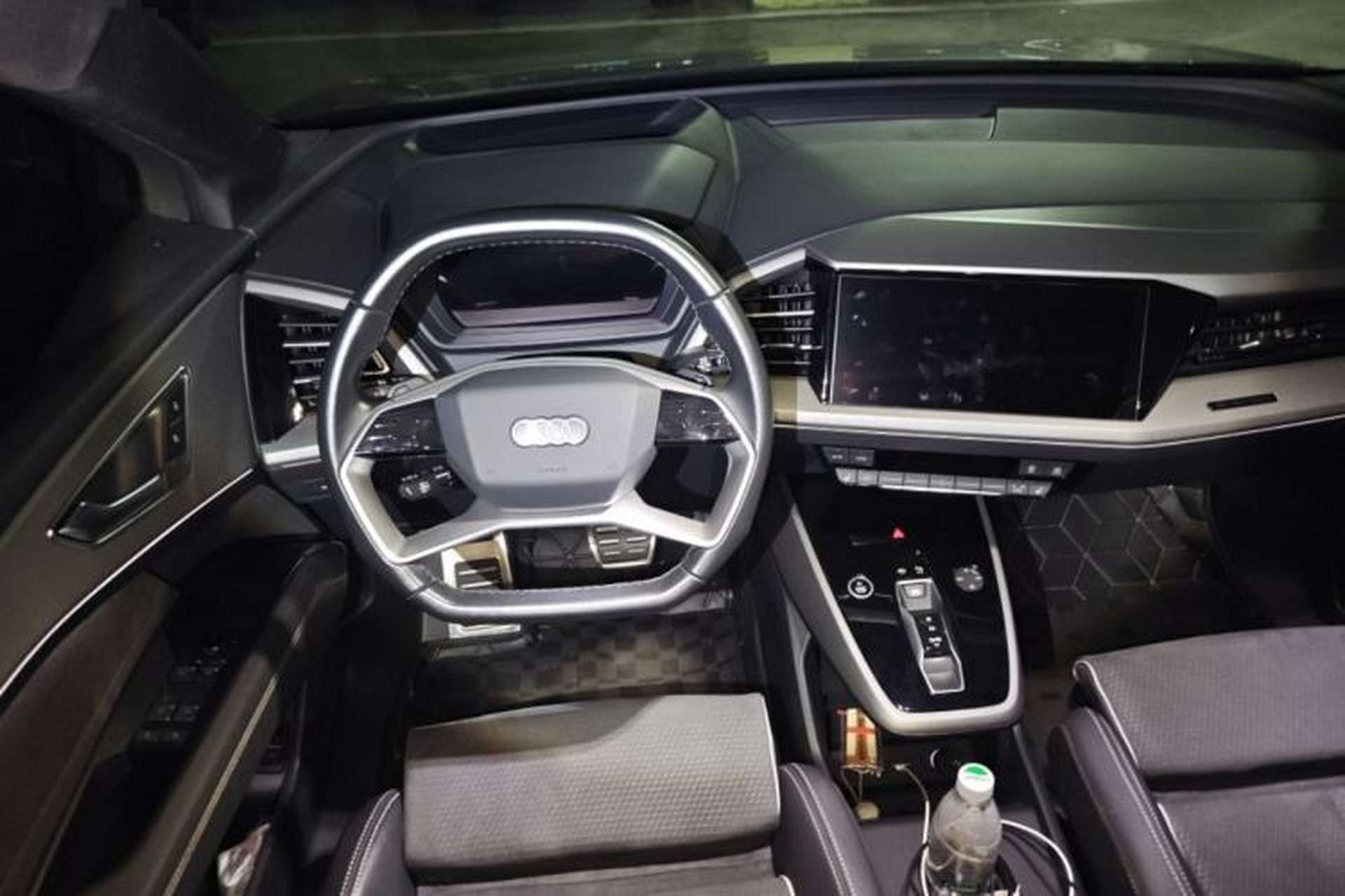Used Audi Q5 e-tron 2022 40 e-tron Starlight Edition Mech Kit Steering Wheel