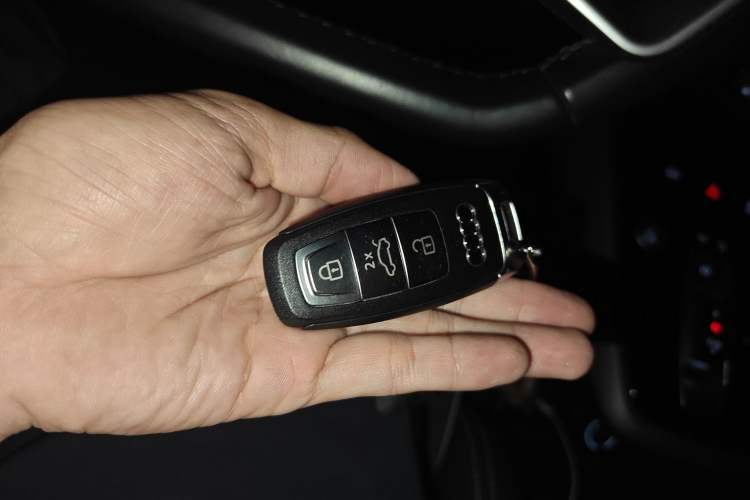 Used Audi Q5 e-tron 2022 40 e-tron Starlight Edition Mech Kit Vehicle Key