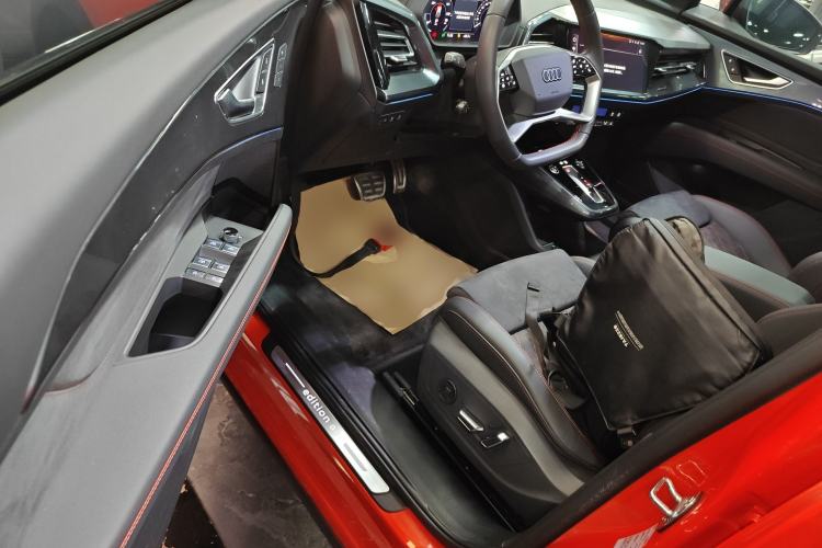 Used Audi Q5 e-tron 2022 50 e-tron quattro edition one Artistic Collection Edition Driver Seat