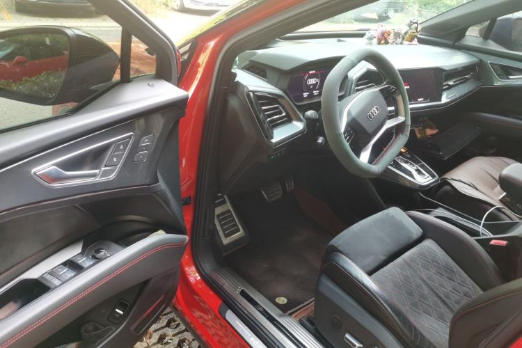 Used Audi Q5 e-tron 2022 50 e-tron quattro edition one Artistic Collection Edition Driver Seat