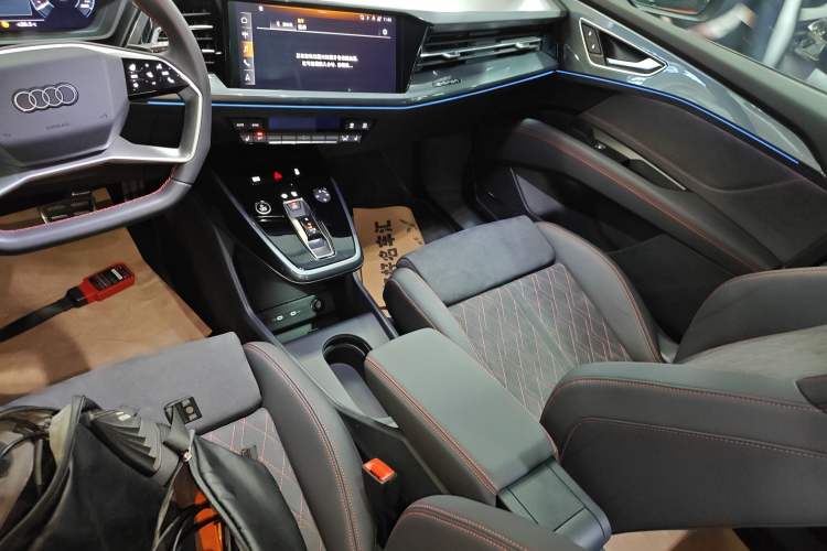 Used Audi Q5 e-tron 2022 50 e-tron quattro edition one Artistic Collection Edition Gear Lever