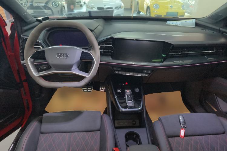 Used Audi Q5 e-tron 2022 50 e-tron quattro edition one Artistic Collection Edition Interior 2