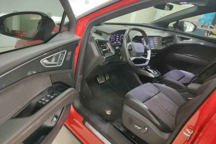 Used Audi Q5 e-tron 2022 50 e-tron quattro Glory Edition Elegant Suit Interior 3